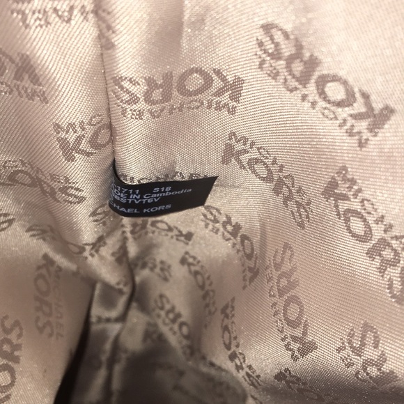 MICHAEL KORS CARRYALL MEDIUM TOTE BAG - Picture 7 of 11